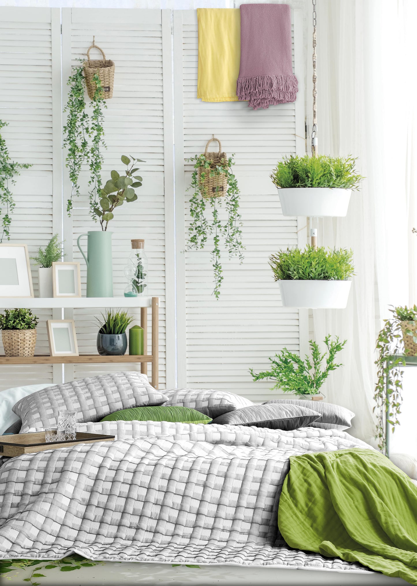Lara reversible bedspread