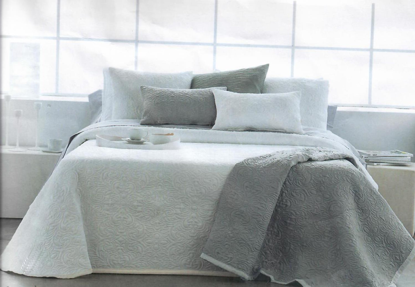 Lara reversible bedspread