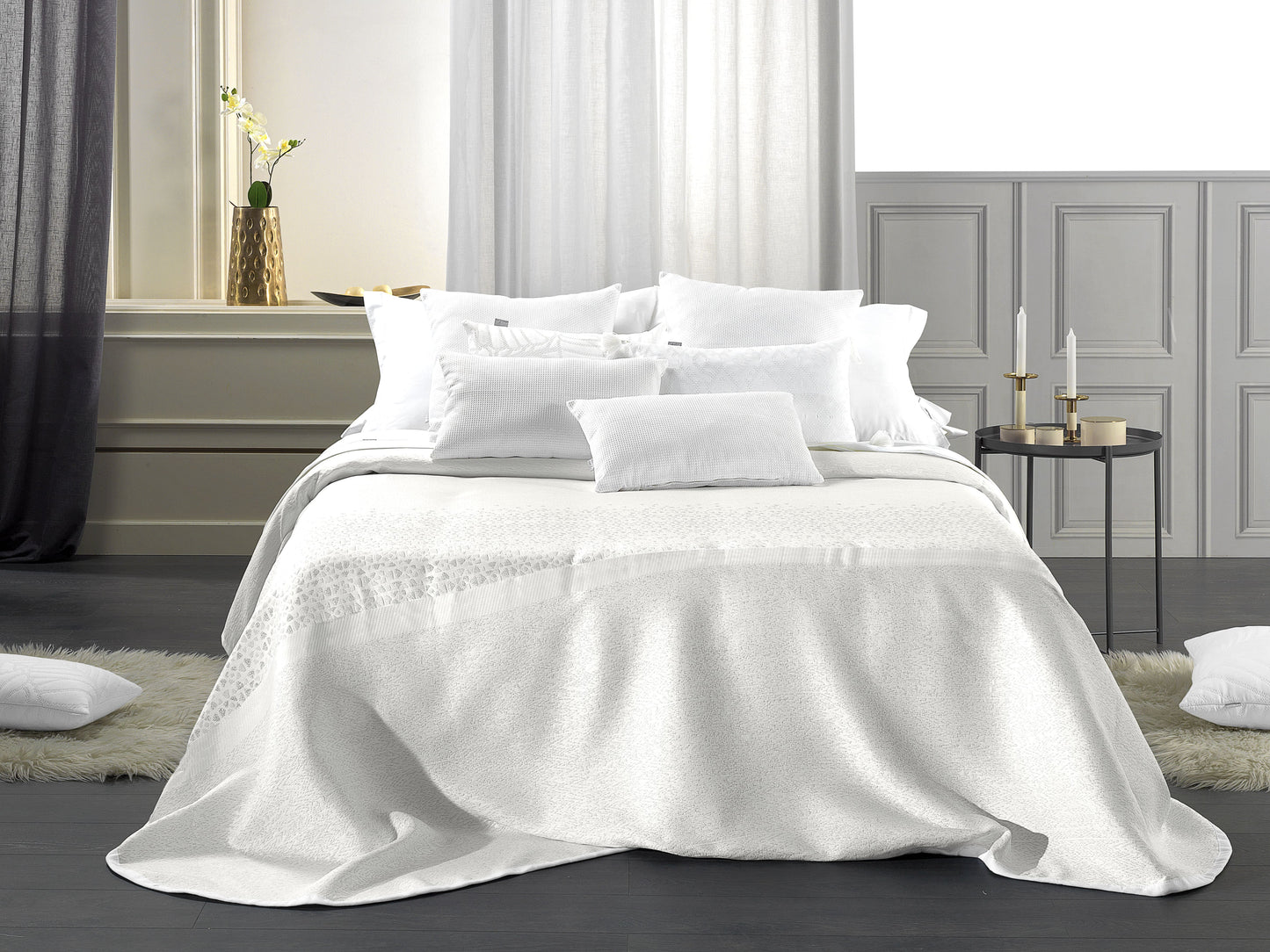 Lara reversible bedspread