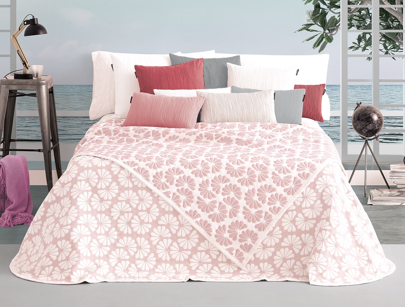 Lara reversible bedspread