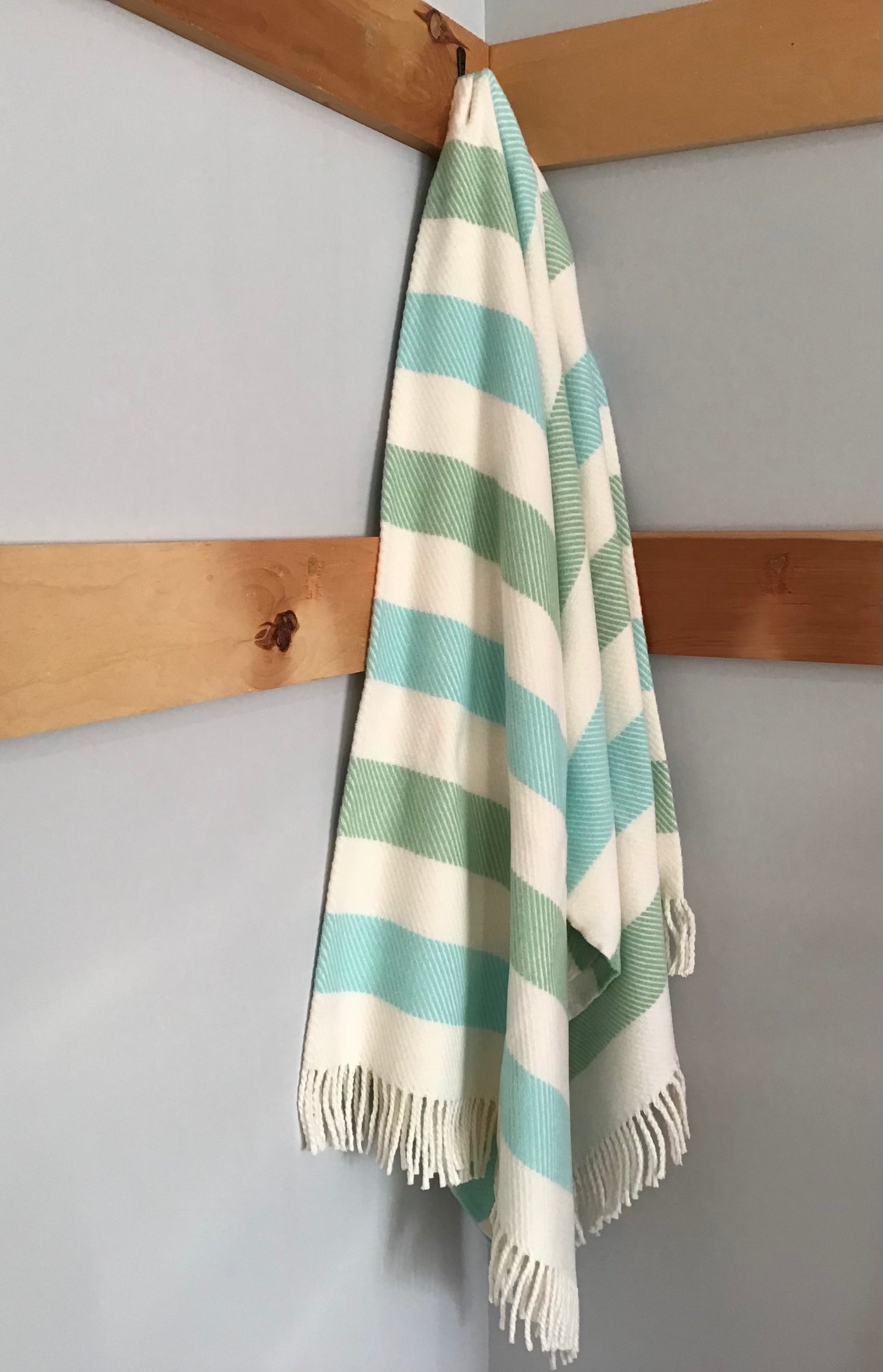 Jeté décoratif Sweet stripe pastel bleu