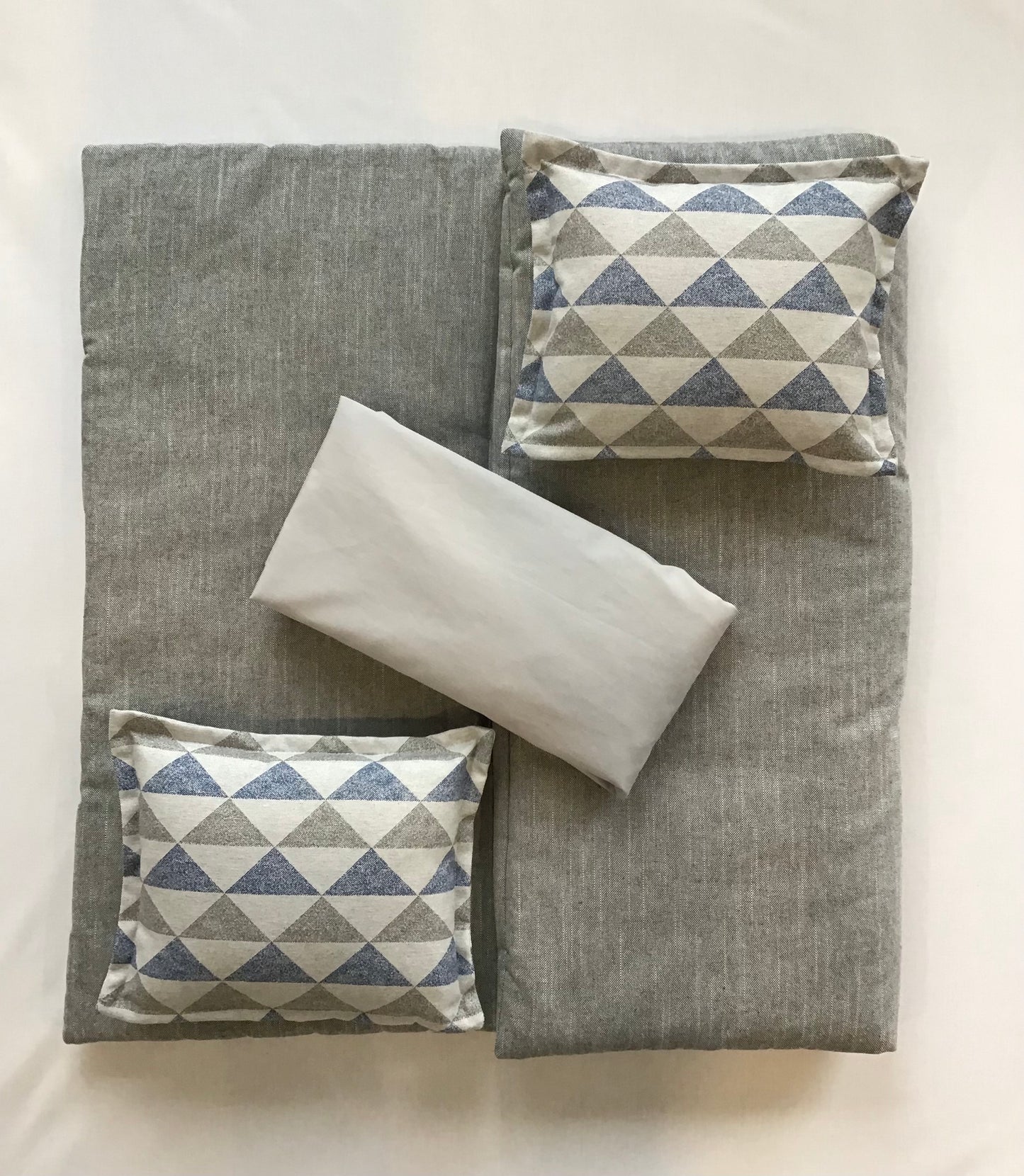 Reversible linen-effect baby bedding