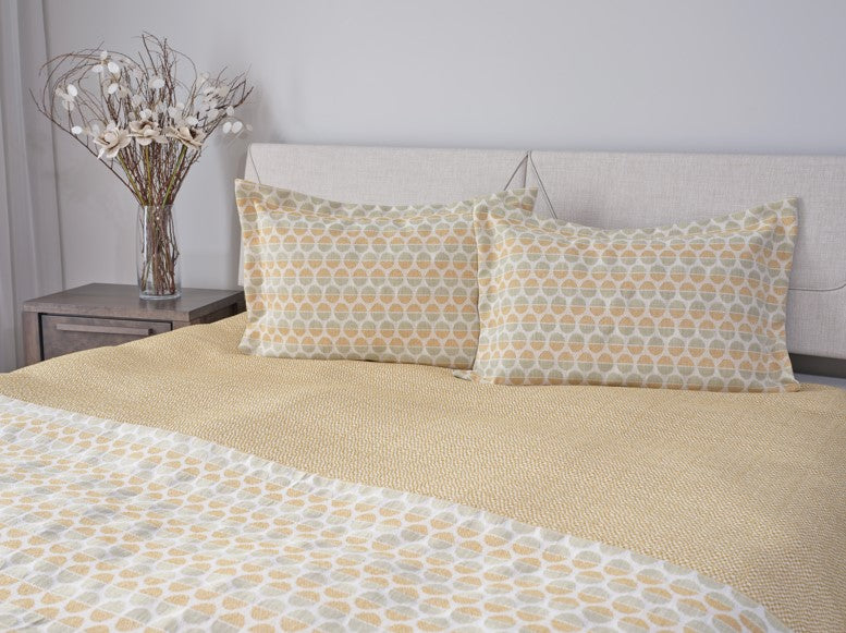 Maxima yellow-green reversible bedspread